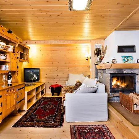 Janosik Goralski Drewniany Domek Z Kominkiem I Duzym Ogrodem * Łopuszna