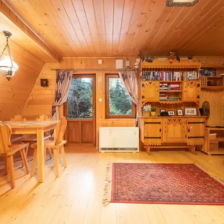 Janosik Goralski Drewniany Domek Z Kominkiem I Duzym Ogrodem Alpesi faház Łopuszna
